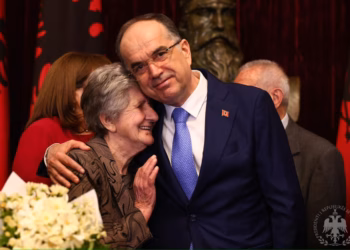 Begaj uron 8 Marsin: Bekuar qofshin gratë shqiptare, forca e vërtetë e jetës tonë