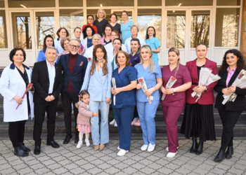 Haxhiu e Vitia për nder të Ditës së Gruas vizituan Klinikën e Gjinekologjisë