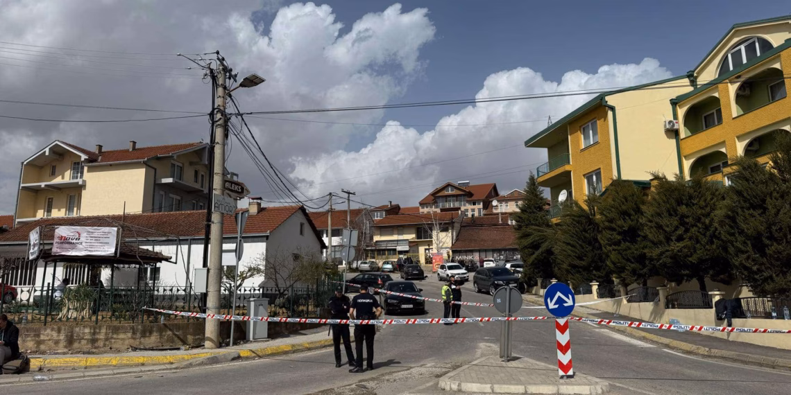 Ishin në klubin ku ra zjarri në Koçan, familjarët kërkojnë të afërmit në rrjete sociale