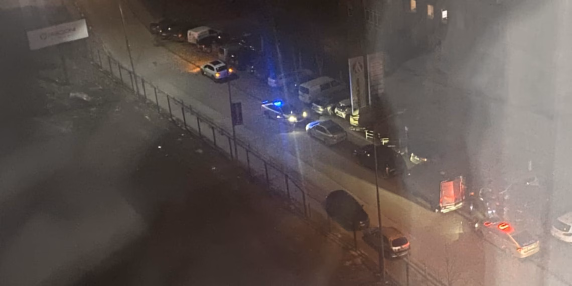 Në banesën ku gjet i vdekur një person në Prishtinë u sekuestrua një armë dhe substancë narkotike