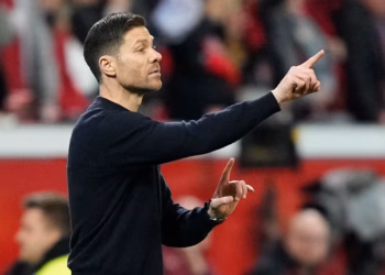 Alonso mbetet te Leverkuseni