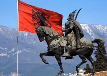 Në Paris do të vendoset një kopje e monumentit të Skënderbeut që ndodhet në Tiranë