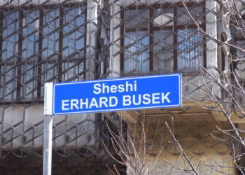 Inaugurohet sheshi “Erhard Busek” në Prishtinë
