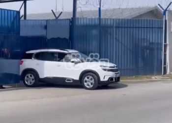 Lumnije Thaçi e përfundon vizitën tek bashkëshorti në zyrat e EULEX-it