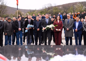 Kurti bëri homazhe në 26-vjetorin e masakrës në Goden të Gjakovës