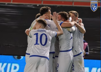 Kurti përgëzon futbollistët për fitoren ndaj Islandës