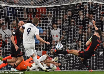 Anglia dominuese, mposht pa probleme Shqipërinë