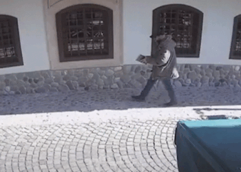 Si ndodhi grisja e Kuranit në Prizren? – Pronari i lokalit u shokua kur pa pamjet e kamerave të sigurisë