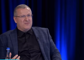 Smajljaj: Fjalimi i Kurtit me komedianët rusë prek sigurinë dhe politikën e jashtme