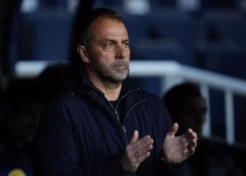 Hansi Flick barazon rekordin e Cruyffit