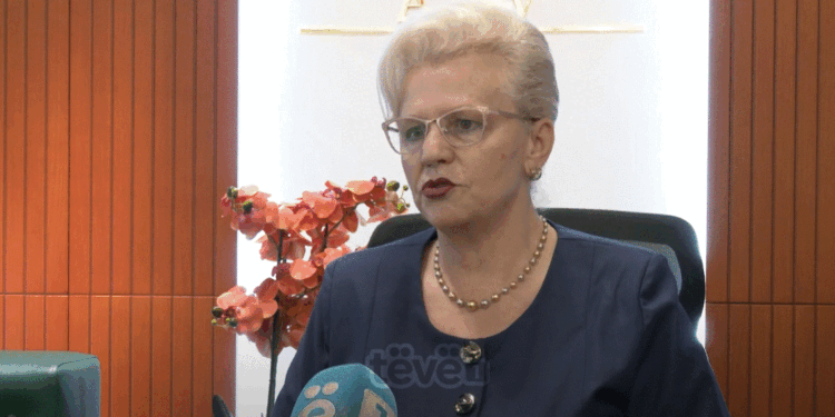 “Ja hodha pjatën fytyrës”- Kjo është studentja shqiptare që i nisi Demonstratat e vitit 1981