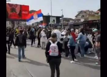 Arrestohet shoferi që goditi me veturë tre protestues në Beograd