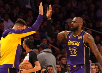 James thyen një rekord tjetër në NBA