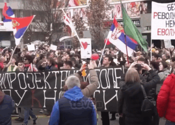 Serbët nga veriu në protestë pro Vuçiqit- Lista Serbe do t’i paguaj 50 euro për një ditë këta qytetarë