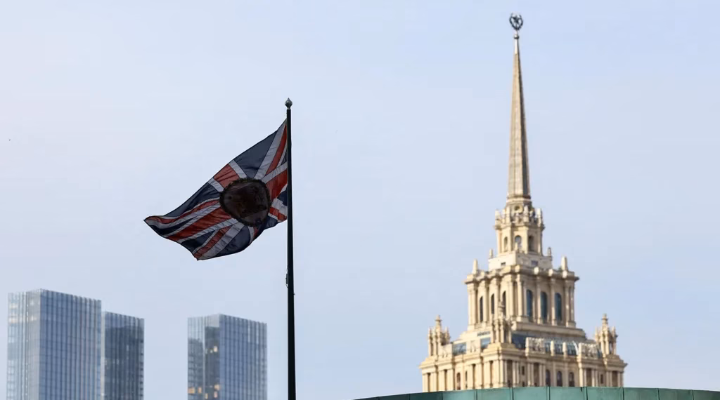 Rusia dëbon edhe dy diplomatë britanik