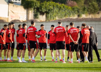 Asllani e Bajrami paralajmërojnë Anglinë