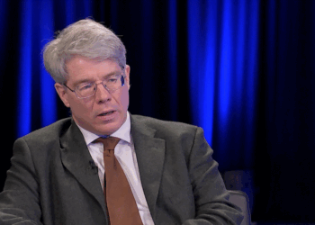 Schmitt: Duhet të përgatitemi për luftë, Kosova është më e rrezikuara