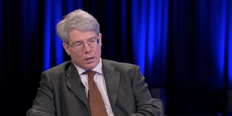 Schmitt: Duhet të përgatitemi për luftë, Kosova është më e rrezikuara