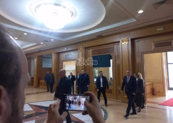 Limaj arrin në Kuvend, nuk deklarohet se a do ta votojë qeverinë