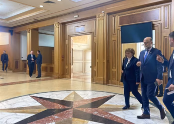 Ambasadorët e akredituar mbërrijnë në Kuvend