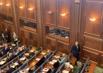 ​Haradinaj e Limaj nuk përshëndeten në seancë