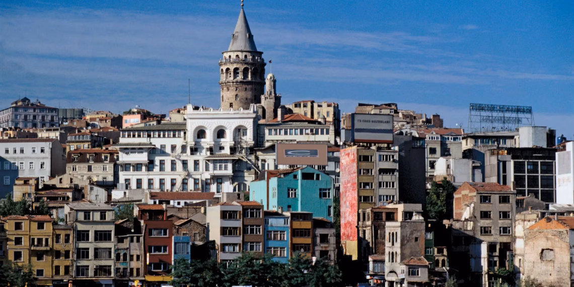 Tërmet me magnitudë 6.2 godet Stambollin