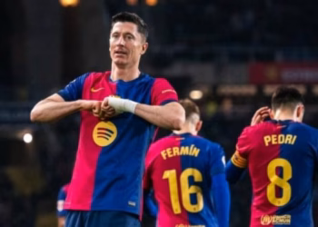 Barcelona ‘shkel’ Dortmundin, PSG-ja përmbys Aston Villën