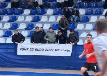 Policia ndërhyn për banerin që u shfaq në Rahovec