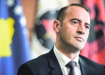 Daut Haradinaj paralajmëron që deputetë të tjerë do t’i bashkohen AAK-së