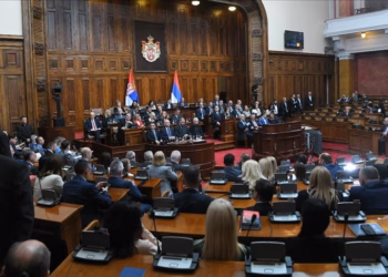 Parlamenti i Serbisë zgjedh qeverinë e re të vendit të kryesuar nga Gjuro Macut
