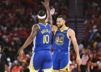 GSW marrin epërsinë në fushën e Rockets, Boston dhe Cleveland marrin fitoret e para
