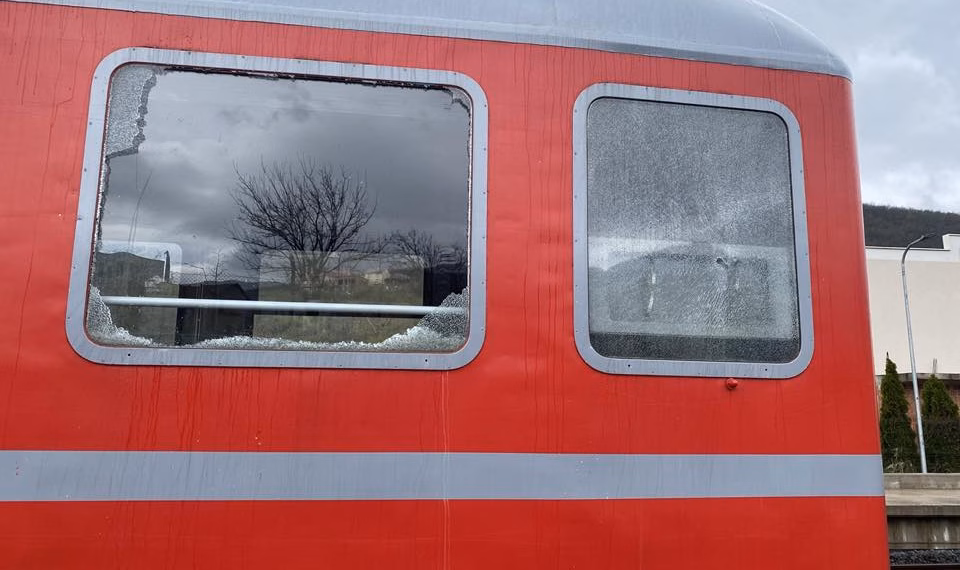 Në Han të Elezit dëmtohen disa vagonë të sapo riparuar