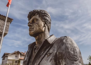 Osmani: Përkushtimi dhe sakrifica e Ilaz Kodrës janë simbol i luftës për liri