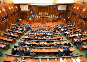 Sot regjistrohen deputetët e AAK-së dhe të pakicave