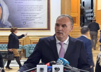 Limaj: Shpresoj të ndryshojnë gjërat ditëve në vijim, Kosova s’e ka luksin të mbetet pa institucione