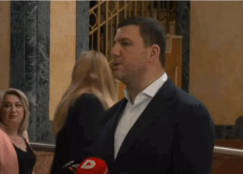 Krasniqi: Insistimi arbitrar i VV-së për Albulena Haxhiun po e pamundëson konstituimin e Kuvendit