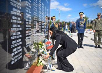 Osmani përkujton 26-vjetorin e Masakrës në Shtuticë, Vërbovc dhe fshatrat përreth të Drenasit