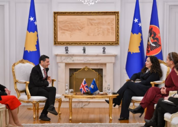 Osmani takon një delegacion nga Mbretëria e Bashkuar, diskutuan për marrëveshjen e bashkëpunimit në fushën e mbrojtjes