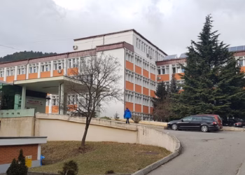 Plagosja me armë zjarri në Deçan, flasin nga Spitali i Pejës