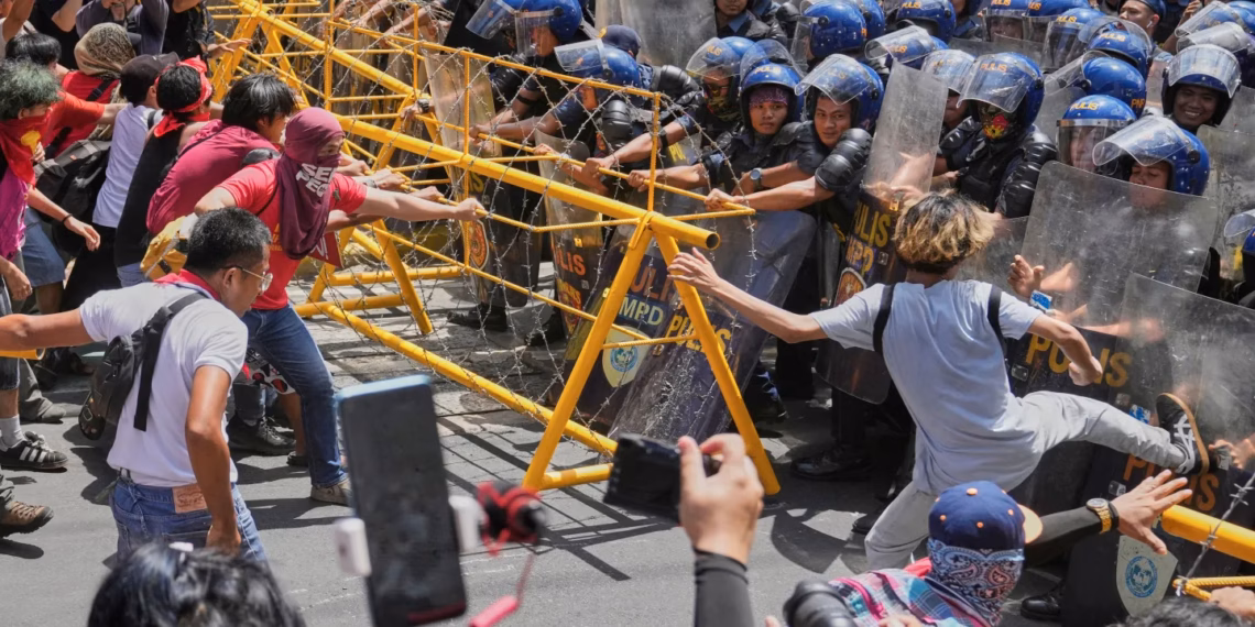 1 Maji po festohet me marshime e protesta në të gjithë botën