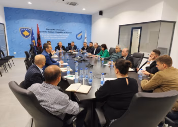 ZRrE mban takim me operatorët e energjisë elektrike