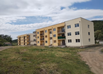 Mbyllen gjashtë qendra kolektive në Leposaviq