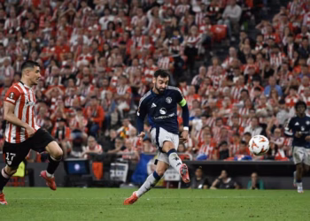 Manchester United e Tottenham Hotspur kryejnë punën, në ndeshjet e para gjysmëfinale