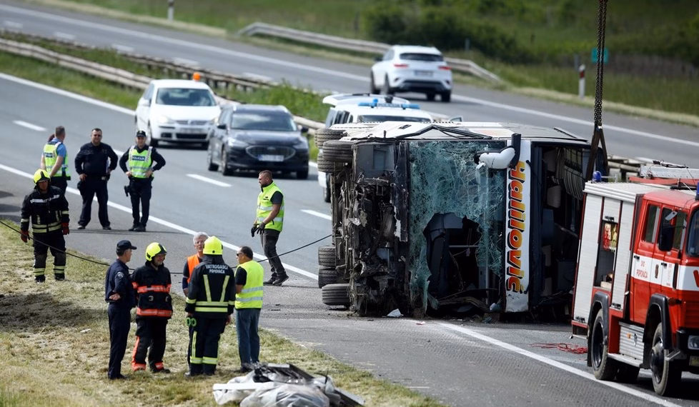 Aksident i rëndë në Kroaci mes një autobusi dhe një veture, dy të vdekur