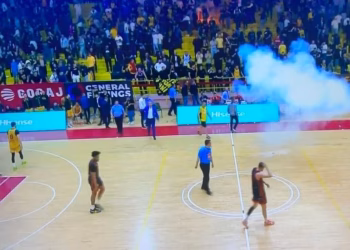 Arrestohet një person pasi sulmoi policin gjatë ndeshjes Peja – Bashkimi