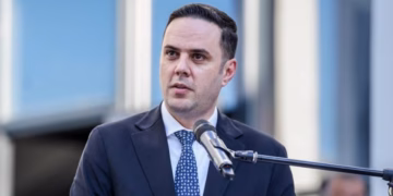 Abdixhiku përkujton veprimtarin Aganin: Vrasja e tij nga forcat serbe ishte një plagë e rëndë