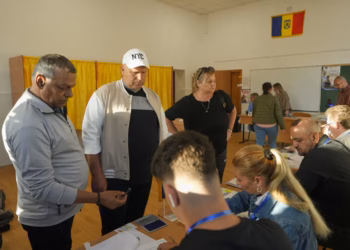 Rumunët votojnë sërish pas anulimit të zgjedhjeve