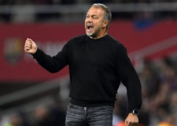 Hansi Flick arrin marrëveshje të re me Barcelonën