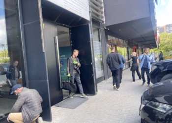 Hetuesit e krimeve ekonomike përfundojnë bastisjen në Agjencinë për Zhvillimin e Bujqësisë