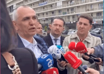 Krasniqi: Ne do t`i tregojmë Kurtit se nuk do të tërhiqemi